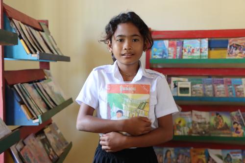 Student in the library 